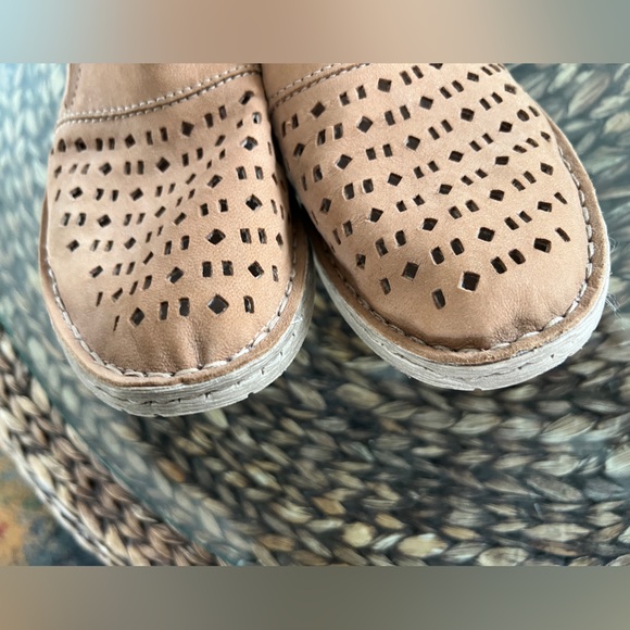 Josef Seibel Tan Perforated Slip-On Loafers size 37 (6.5 to 7 us) - Picture 8 of 10